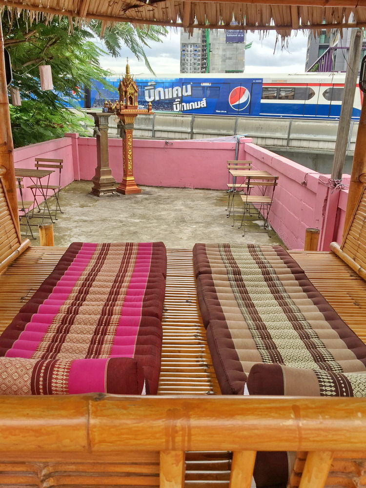 Pink Pensión Bangkok Exterior foto